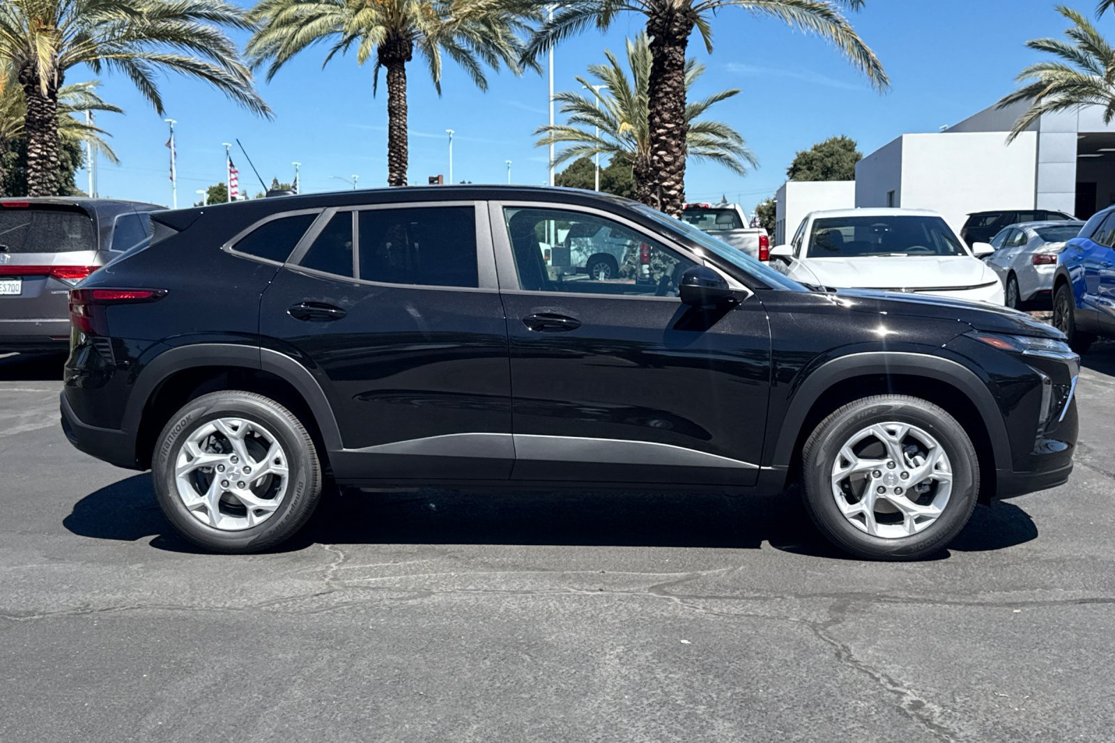 New 2026 Chevrolet Trax LS w/ LS Convenience Package FWD image 2