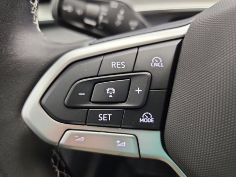 New 2025 Volkswagen Tiguan SE image 13