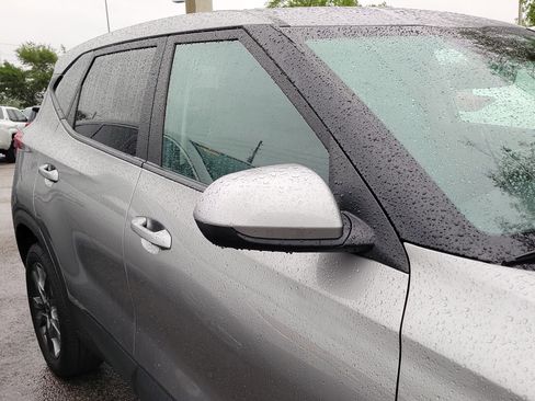 Used 2023 Kia Seltos LX image 9