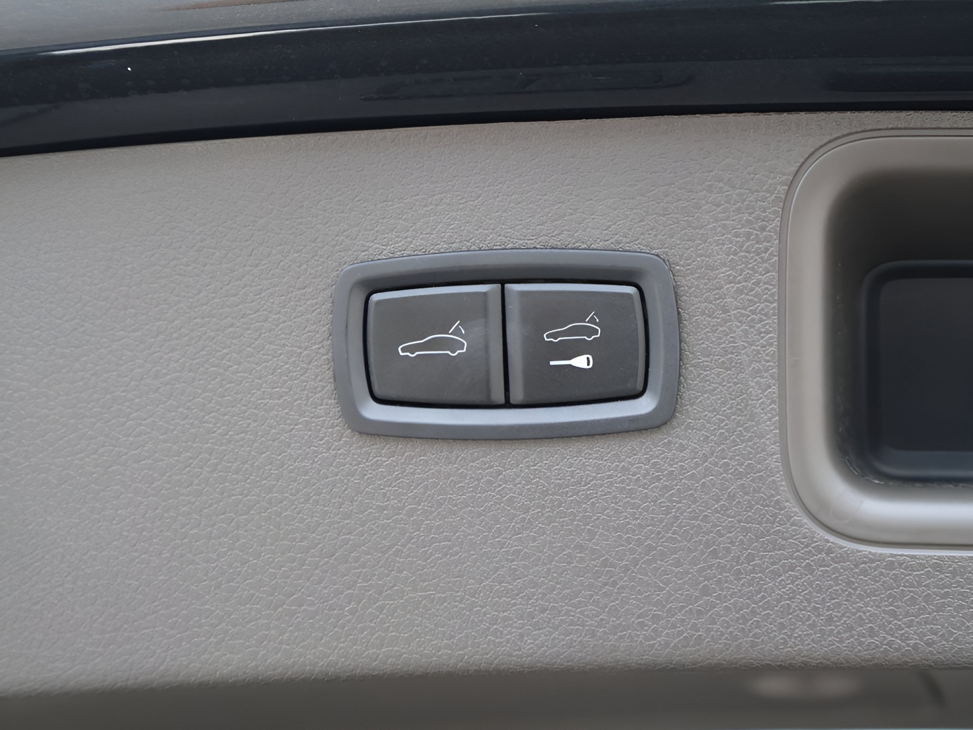 Certified 2024 Porsche Macan AWD/4WD image 18