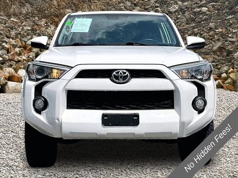 Used 2014 Toyota 4Runner SR5 AWD/4WD image 3