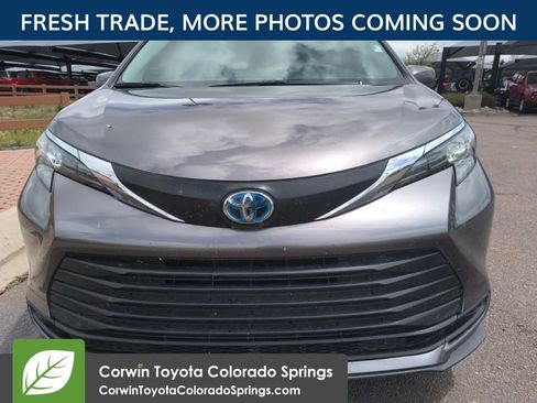 Used 2024 Toyota Sienna LE w/ LE Plus Package AWD/4WD image 9