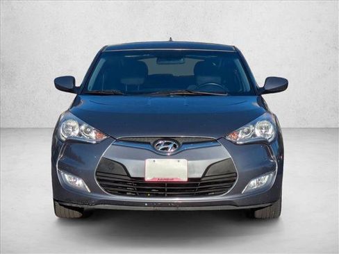 Used 2017 Hyundai Veloster image 2