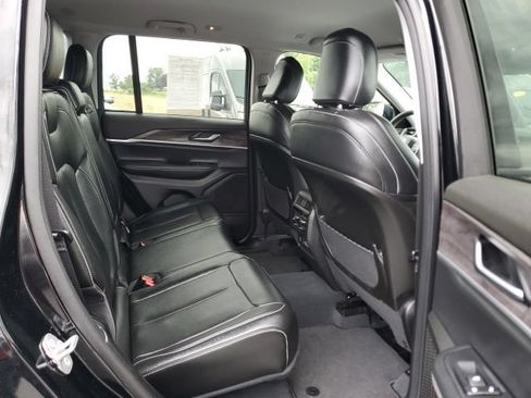 Used 2023 Jeep Grand Cherokee Limited AWD/4WD image 22