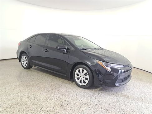 Used 2025 Toyota Corolla LE image 4