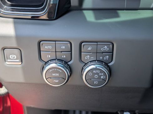 Used 2024 GMC Sierra 2500 AT4 w/ AT4 Premium Plus Package AWD/4WD image 23