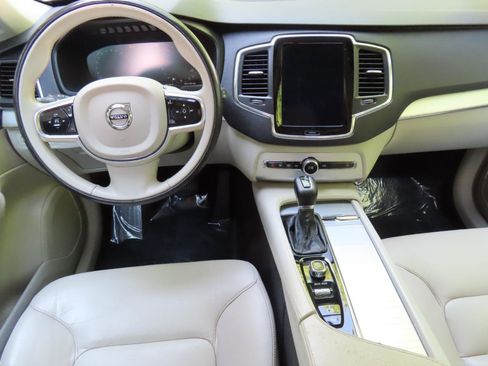 Used 2018 Volvo XC90 T6 Momentum w/ Convenience Package AWD/4WD image 14