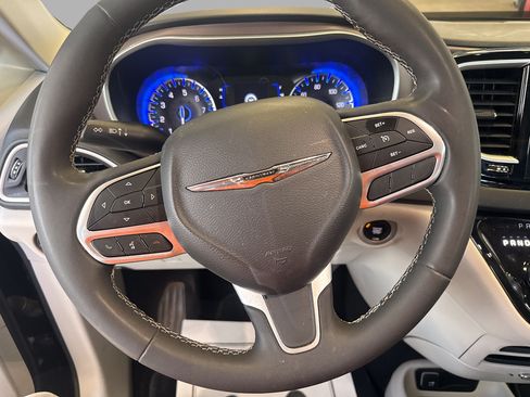 Used 2024 Chrysler Voyager LX FWD image 13