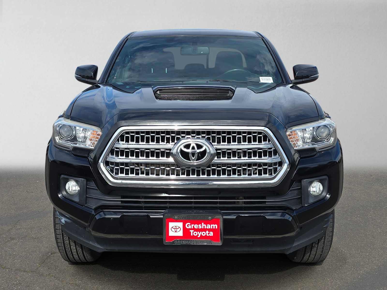 Used 2017 Toyota Tacoma TRD Sport w/ Premium & Technology Package AWD/4WD image 10