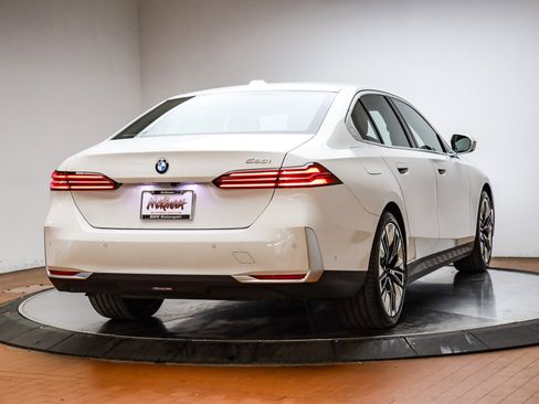 Used 2025 BMW 530i image 7