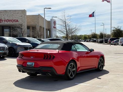 Used 2025 Ford Mustang Convertible image 5
