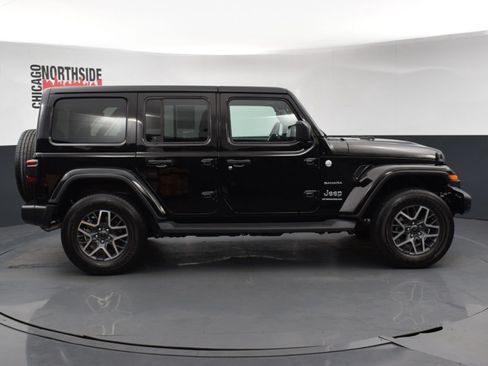 Used 2024 Jeep Wrangler Unlimited Sahara w/ Technology Group AWD/4WD image 5