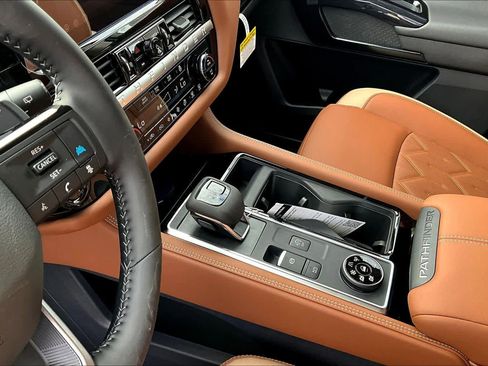 New 2026 Nissan Pathfinder Platinum AWD/4WD image 11