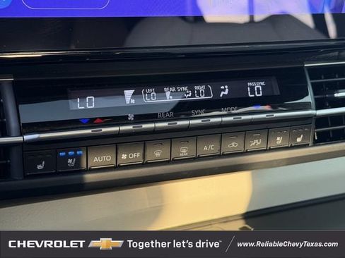 Used 2025 Toyota Sienna Platinum AWD/4WD image 20