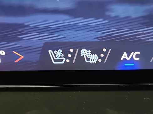 New 2025 Chevrolet Suburban Premier image 38