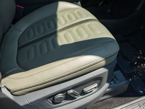 Used 2023 Rivian R1S Launch Edition image 17