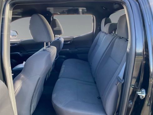 Used 2019 Toyota Tacoma TRD Off-Road w/ Technology Package AWD/4WD image 13