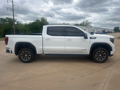 Used 2024 GMC Sierra 1500 AT4 w/ Technology Package AWD/4WD image 7