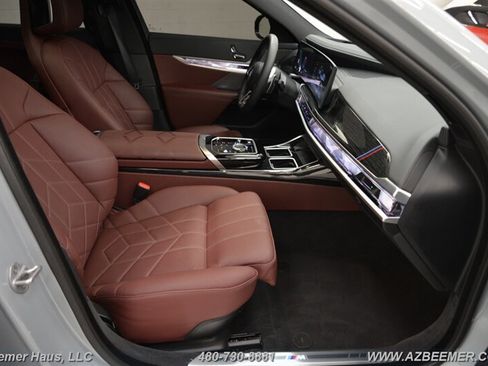 Used 2025 BMW 750e xDrive w/ Premium Package AWD/4WD image 18
