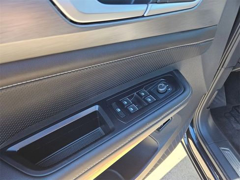 Used 2025 Volkswagen Atlas Cross Sport SE image 14