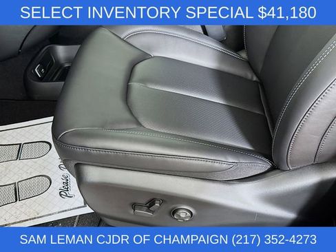 New 2026 Chrysler Pacifica Select w/ S Appearance Package image 18