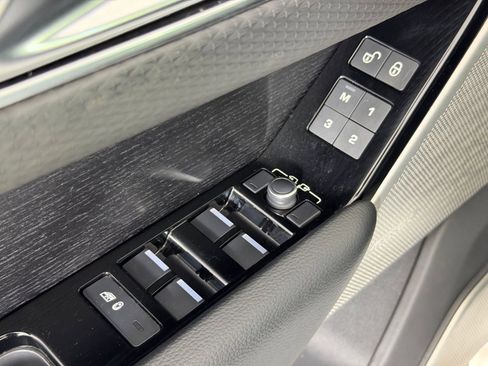 Used 2020 Land Rover Range Rover Velar S image 23