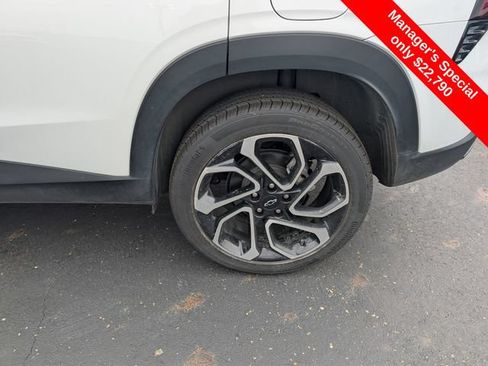 Used 2024 Chevrolet Trax RS w/ Sunroof Package FWD image 22