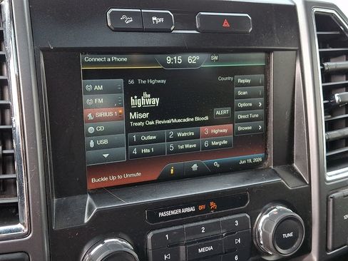Used 2015 Ford F150 XLT w/ Equipment Group 302A Luxury AWD/4WD image 18