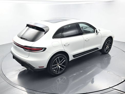 Certified 2025 Porsche Macan AWD/4WD image 40