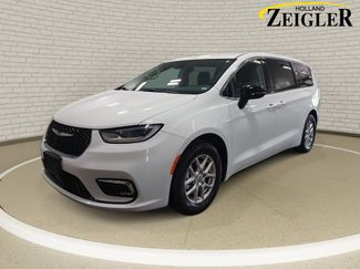 Used 2024 Chrysler Pacifica Touring-L FWD video 1