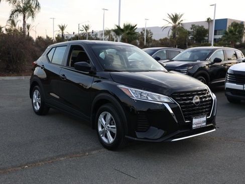 New 2025 Nissan Kicks Play S image 2