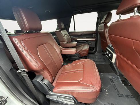Used 2024 Ford Expedition Limited image 18