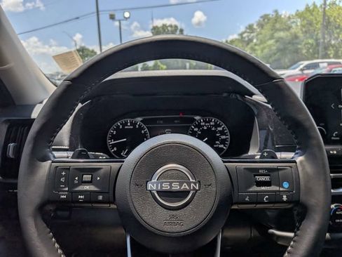 Used 2025 Nissan Pathfinder SL FWD image 21
