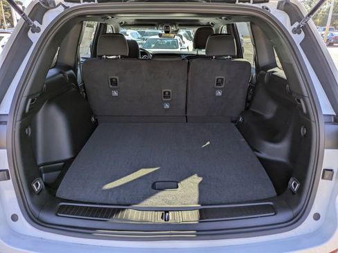 New 2025 Jeep Grand Cherokee Laredo image 13