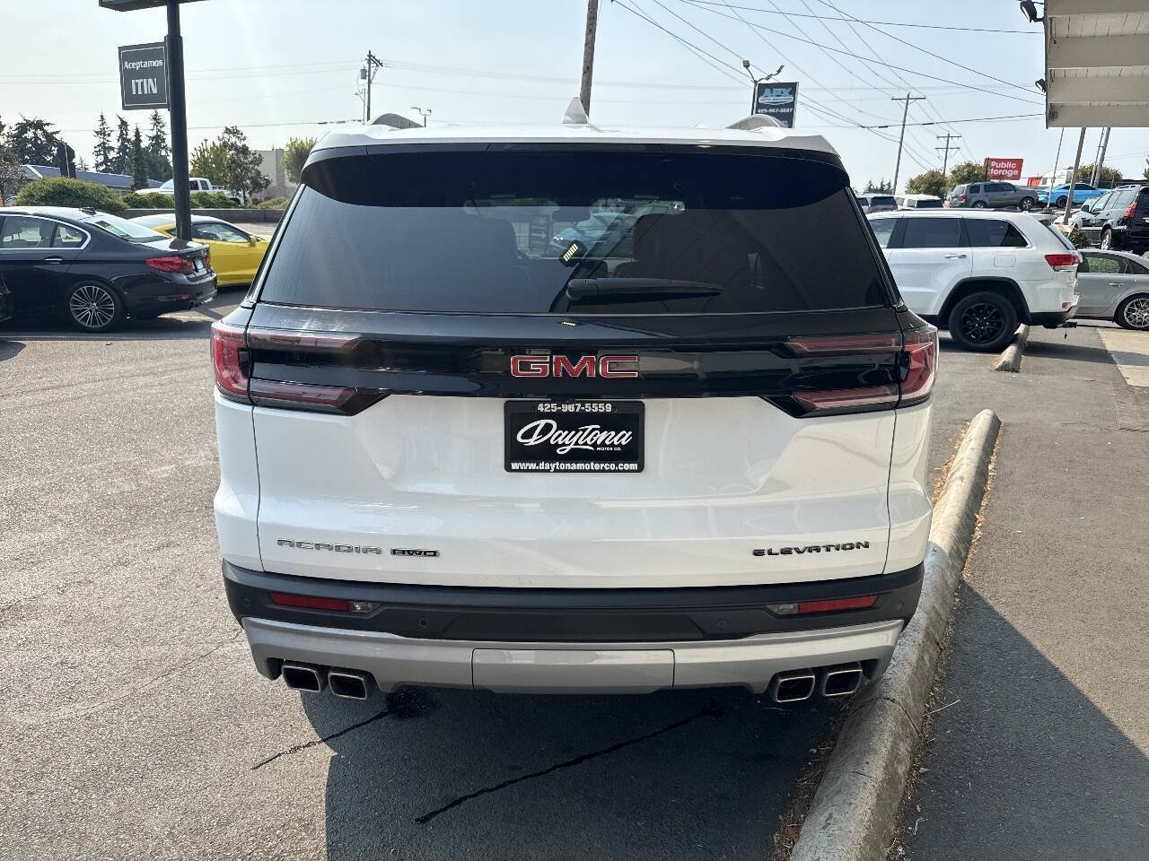 Used 2024 GMC Acadia Elevation AWD/4WD image 5