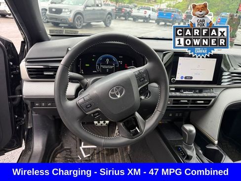 Used 2025 Toyota Camry SE FWD image 15