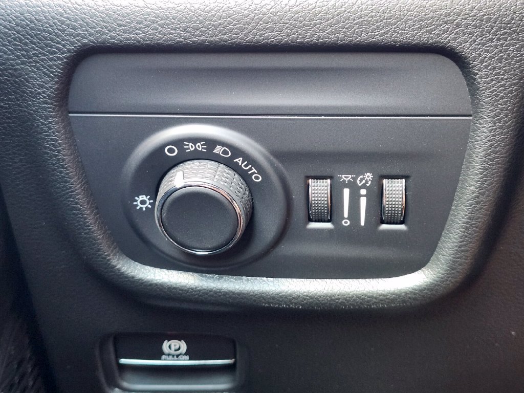 New 2026 Jeep Grand Cherokee Altitude AWD/4WD image 24