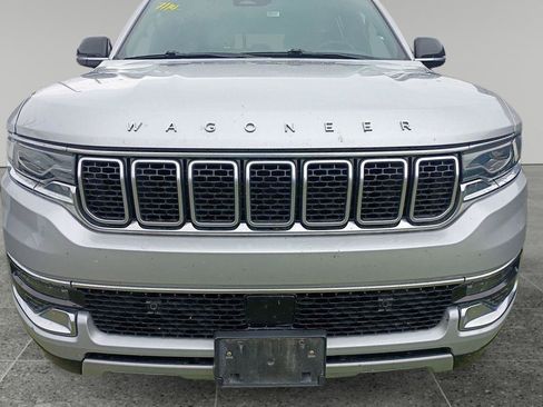 Used 2024 Jeep Wagoneer L Series II w/ Flexible Seating Group AWD/4WD image 5