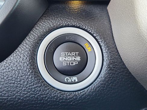 Used 2019 RAM 1500 Laramie image 23