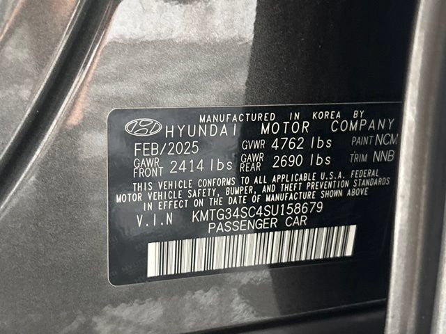 Used 2025 Genesis G70 2.5T RWD image 18