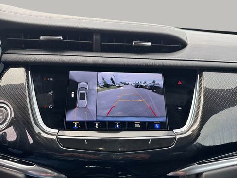 New 2025 Cadillac XT6 Sport w/ Technology Package image 36