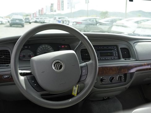 Used 2005 Mercury Grand Marquis GS image 21