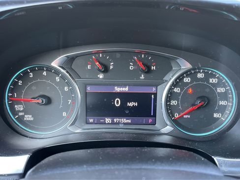 Used 2023 Chevrolet Traverse LT FWD image 9