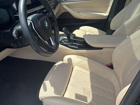 Used 2023 BMW 530i w/ Premium Package RWD image 3
