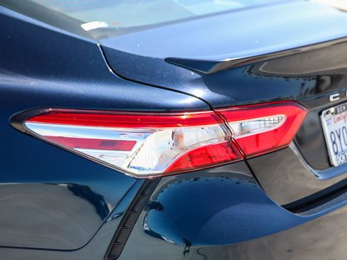 Used 2020 Toyota Camry SE w/ Carpet Mat Package FWD image 9