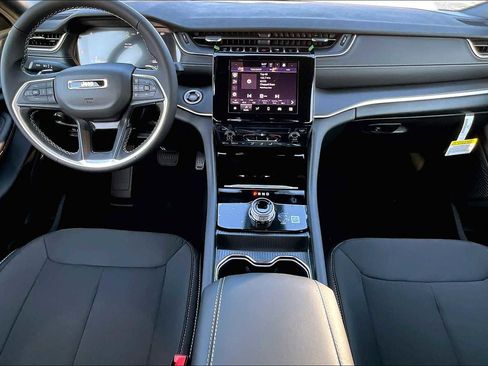 New 2025 Jeep Grand Cherokee L Laredo image 6