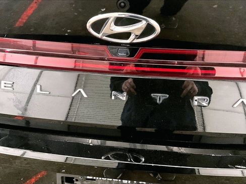 Used 2022 Hyundai Elantra SEL w/ Convenience + Premium Package image 13