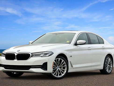 Used 2023 BMW 530e w/ Convenience Package image 1