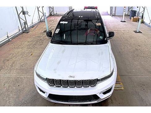 Used 2023 Jeep Grand Cherokee Summit AWD/4WD image 2