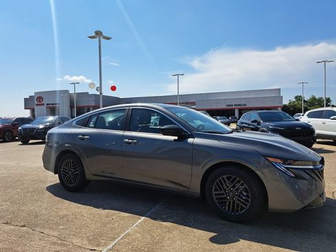 Used 2026 Nissan Sentra SV w/ SV Convenience Package FWD image 3
